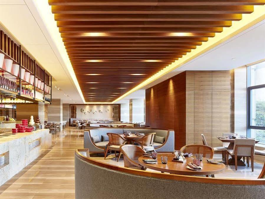 Sheraton Grand Zhengzhou Hotel Екстер'єр фото