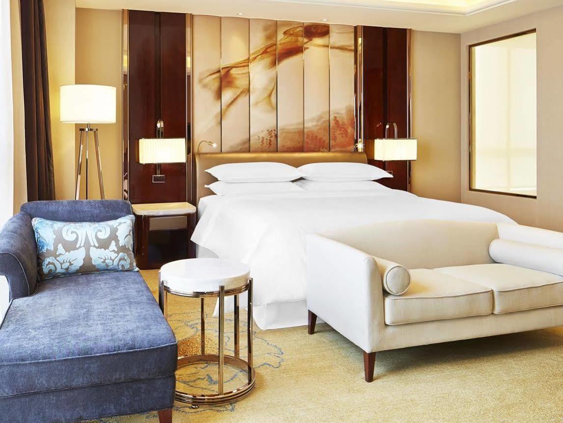 Sheraton Grand Zhengzhou Hotel Екстер'єр фото