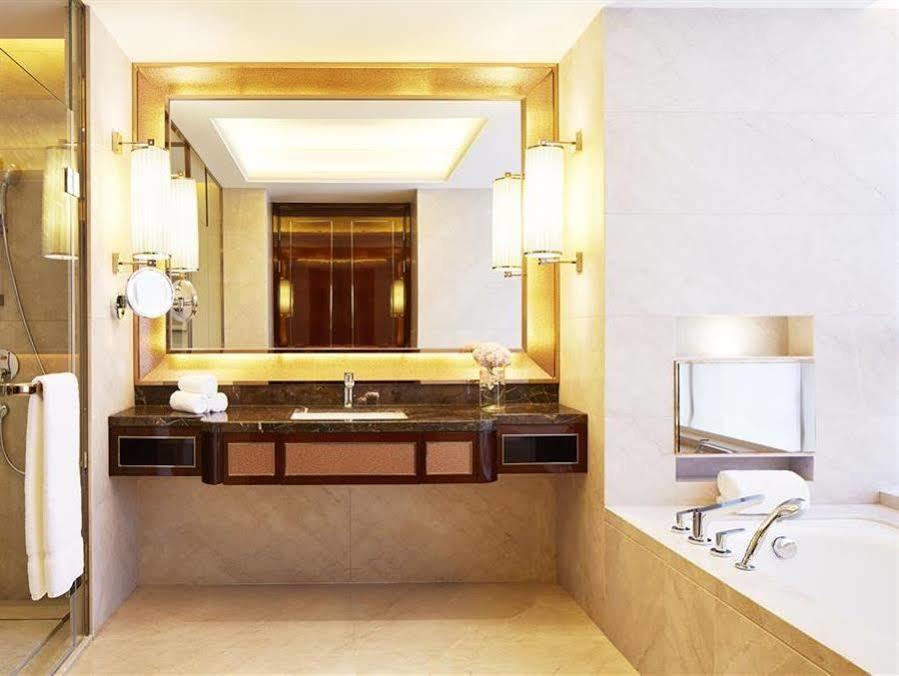 Sheraton Grand Zhengzhou Hotel Екстер'єр фото