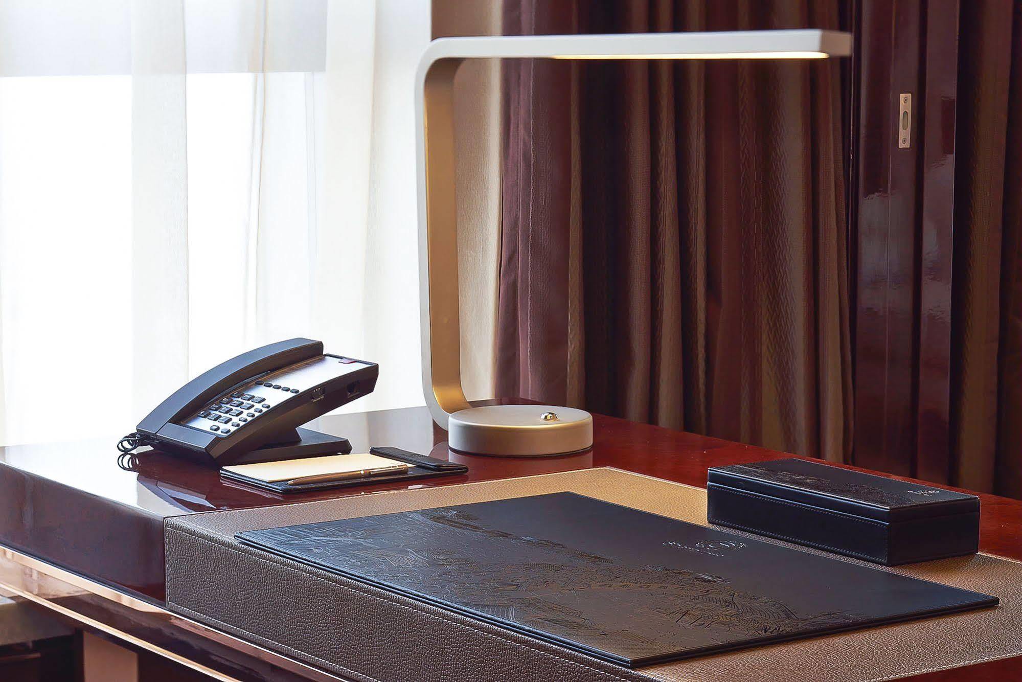 Sheraton Grand Zhengzhou Hotel Екстер'єр фото